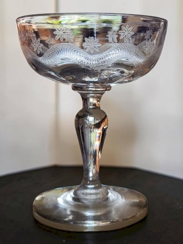 8 coupes à champagne en verre gravé Meisenthal, Art Déco
