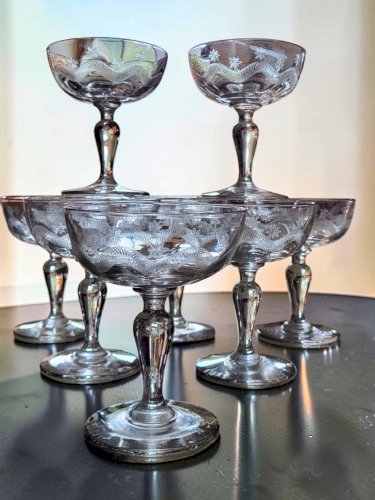 8 coupes à champagne en verre gravé Meisenthal, Art Déco