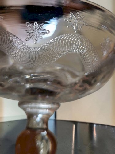 8 coupes à champagne en verre gravé Meisenthal, Art Déco