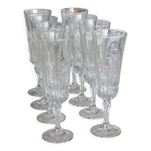 8 coupes à champagne vintage en verre pressé