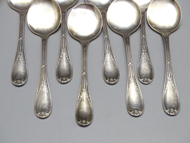- 8 CUILLERES A GLACE METAL ARGENTE 2 Poinçons collection déco Table   D