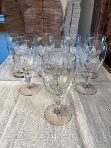 8 grands verres à pied anciens