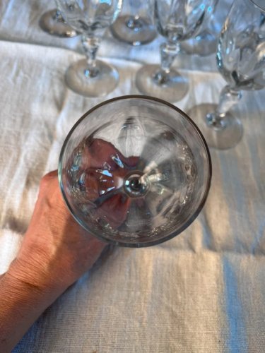 8 grands verres à pied anciens