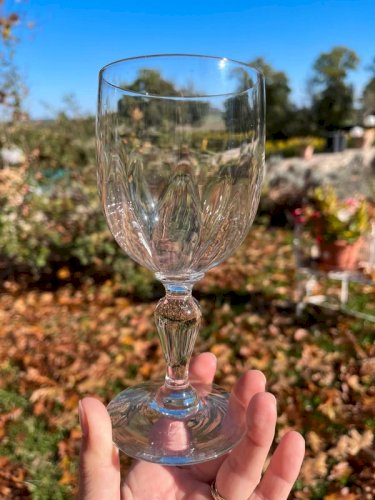 8 grands verres à pied anciens