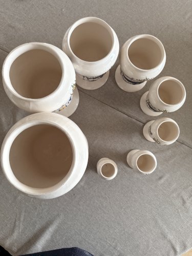 8 pots dapothicaire en faïence