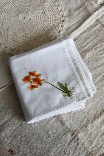 8 serviettes de table anciennes coton blanc - Brodées motif fleur orange