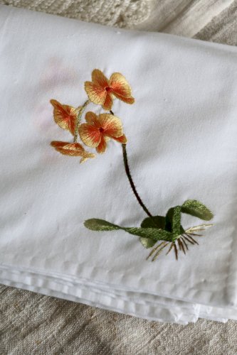 8 serviettes de table anciennes coton blanc - Brodées motif fleur orange