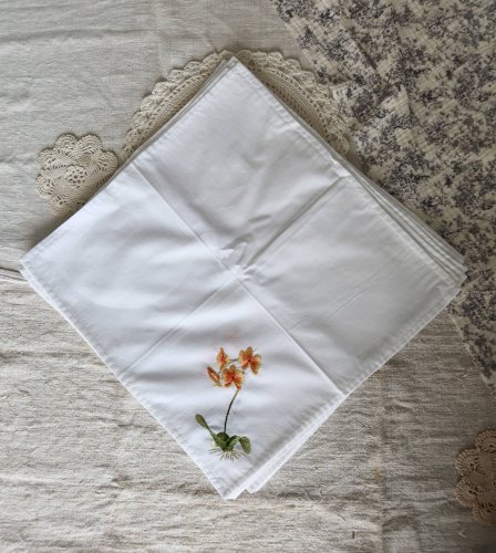 8 serviettes de table anciennes coton blanc - Brodées motif fleur orange