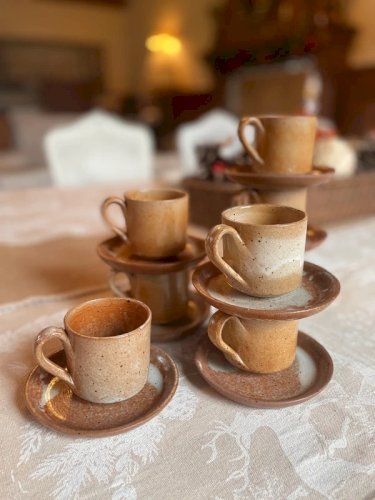 8 tasses en grès émaillé vintage 1970