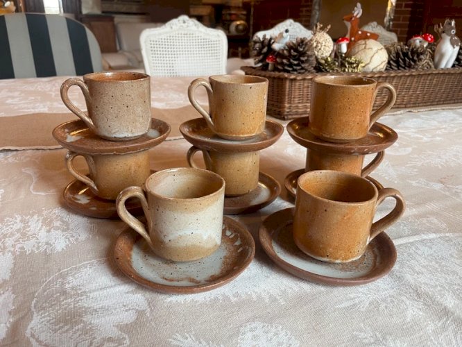 8 tasses en grès émaillé vintage 1970