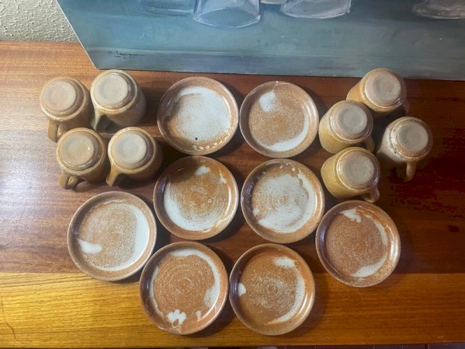 8 tasses en grès émaillé vintage 1970