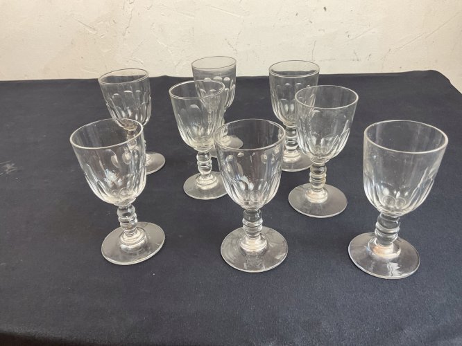 8 verre modèle style Gondole taille côtes plates, début XX