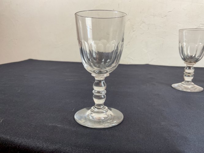 8 verre modèle style Gondole taille côtes plates, début XX
