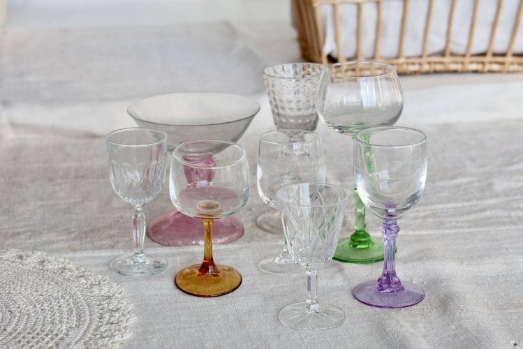 8 verres à liqueur dépareillés vintage en verre et cristal