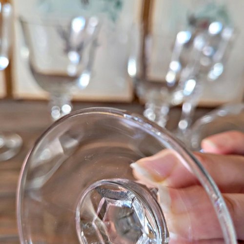 8 verres à vin ou eau vintage en cristal, jambe travaillée