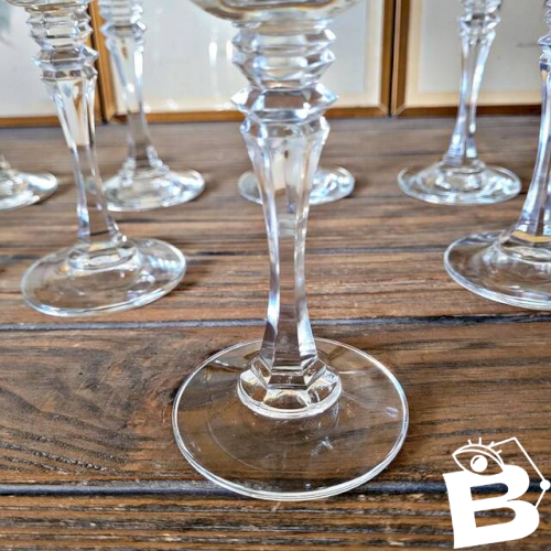8 verres à vin ou eau vintage en cristal, jambe travaillée