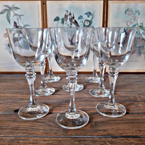 8 verres à vin ou eau vintage en cristal, jambe travaillée