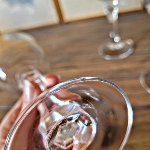 8 verres à vin ou eau vintage en cristal, jambe travaillée