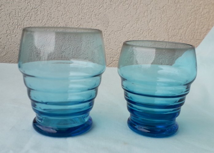 8 verres bleus