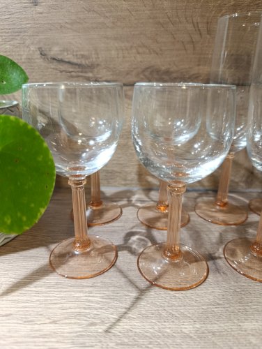 8 verres / flûtes pied côtelé rosaline de Luminarc | vintage