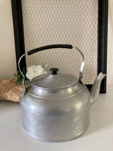 824⚜️ Ancienne Grande Bouilloire en Aluminium 26 Cm Diamond Vintage