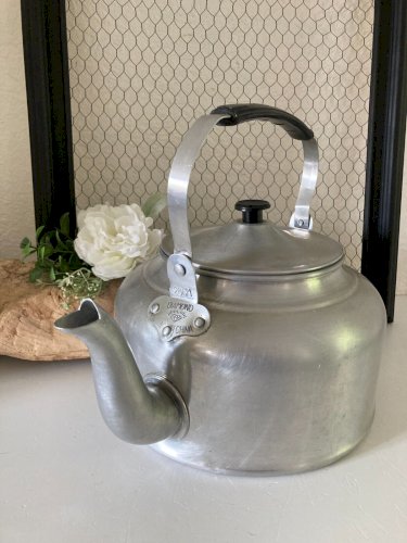 824⚜️ Ancienne Grande Bouilloire en Aluminium 26 Cm Diamond Vintage