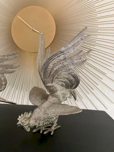 824⚜️ Ancienne Paire de Coqs Décoratif Statue Sculpture Métal Argente 2x.1.1kg