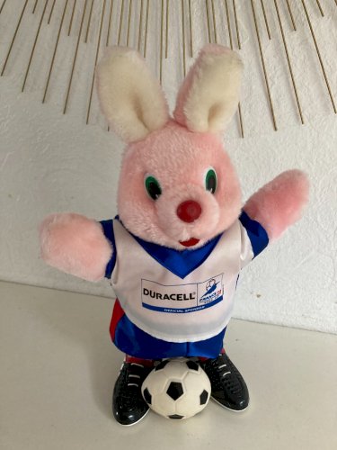 824⚜️ Peluche Publicitaire Le Lapin Rose Duracell Foot France 98 Hauteur 35 Cm