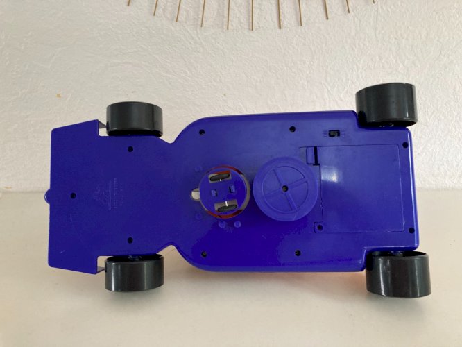 824⚜️ Peluche Publicitaire Le Lapin Rose Duracell Voiture Formule F 1 Long 40 Cm