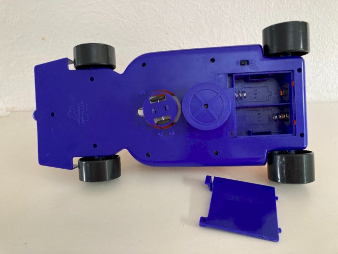 824⚜️ Peluche Publicitaire Le Lapin Rose Duracell Voiture Formule F 1 Long 40 Cm