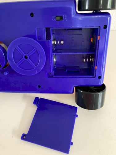 824⚜️ Peluche Publicitaire Le Lapin Rose Duracell Voiture Formule F 1 Long 40 Cm