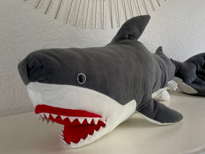 824⚜️ Très Grande Peluche Doudou Requin Longueur 90 Cm