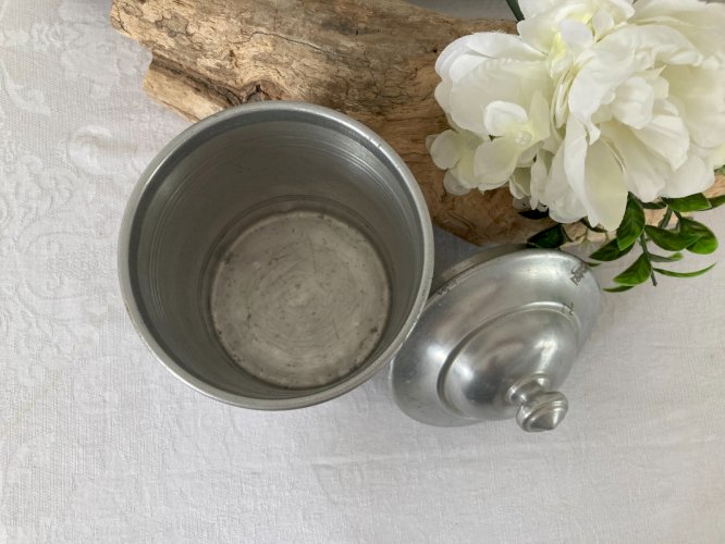 825⚜️ Ancien Pot à Épices Chicorée Tournus Unis France en Aluminium Haut 20 Cm