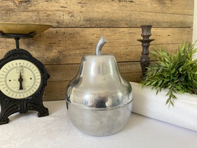 825⚜️ Vintage Aluminum Pear-Shaped Ice Bucket