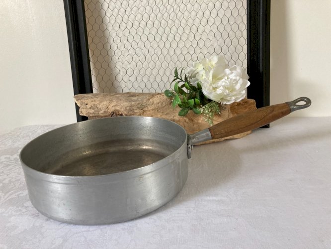 825⚜️ Ancienne Casserole en Aluminium Pur Diamètre 24 Cm Vintage