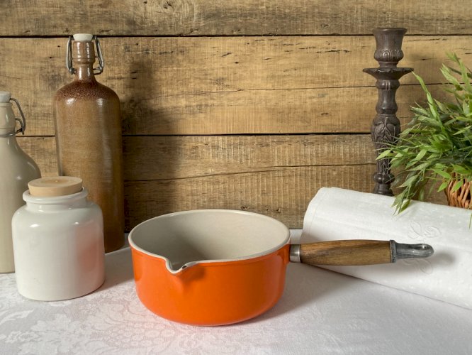 825⚜️ Ancienne Casserole Orange Le Creuset en Fonte Émaillée Vintage Ø 18 Cm