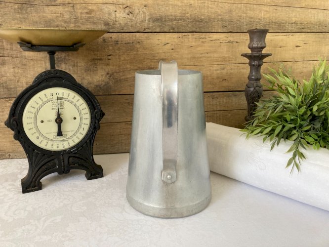 825⚜️ Ancienne Cruche Pichet Tournus France Broc en Aluminium Haut 25 Cm Vintage