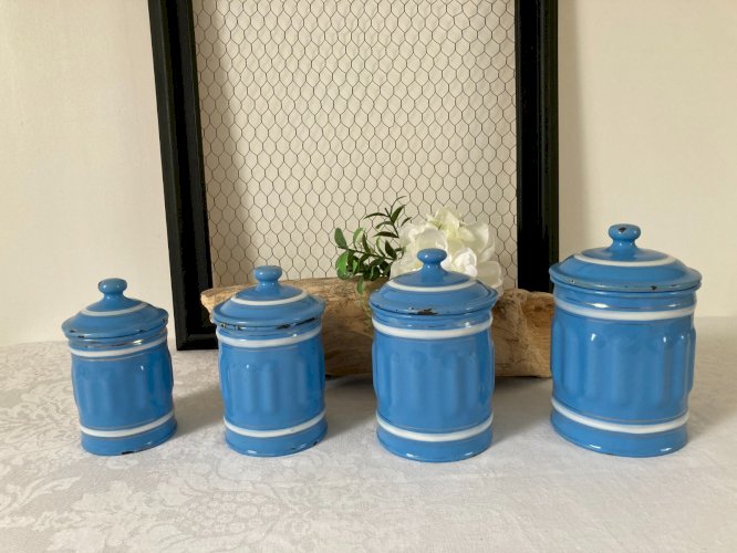 825⚜️ Ancienne Série de 4 Pots à Épices en Tôle Émaillée Couleur Bleu Vintage