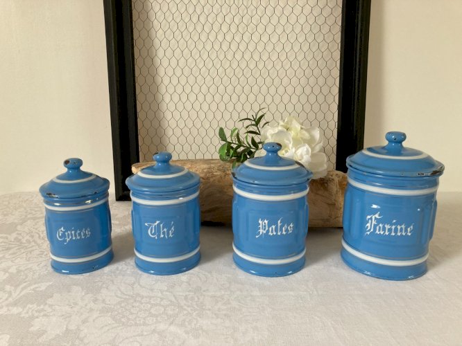 825⚜️ Ancienne Série de 4 Pots à Épices en Tôle Émaillée Couleur Bleu Vintage