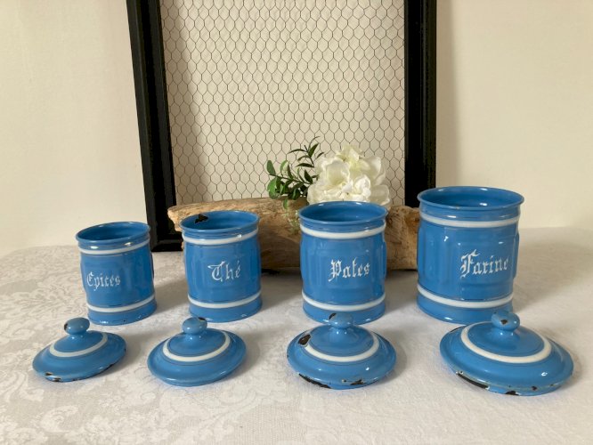825⚜️ Ancienne Série de 4 Pots à Épices en Tôle Émaillée Couleur Bleu Vintage