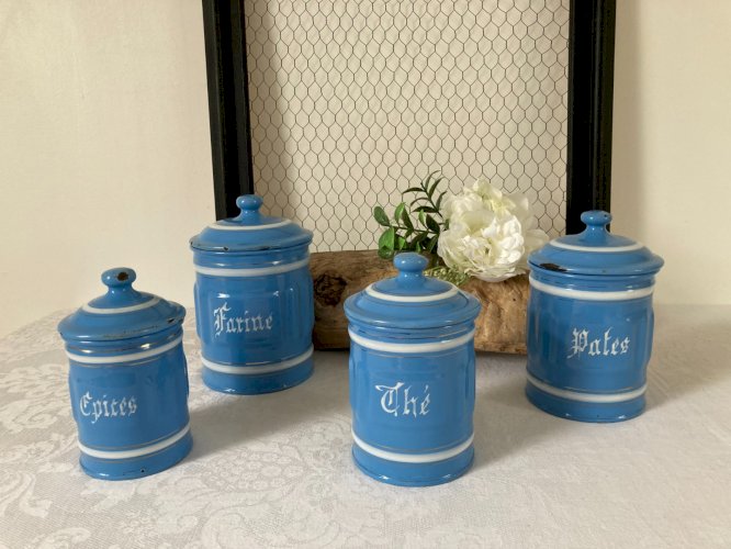 825⚜️ Ancienne Série de 4 Pots à Épices en Tôle Émaillée Couleur Bleu Vintage