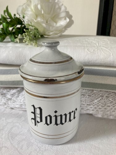 825⚜️ Ancienne Série de 6 Pots à Épices en Tôle Émaillée Couleur Blanc Vintage