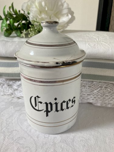 825⚜️ Ancienne Série de 6 Pots à Épices en Tôle Émaillée Couleur Blanc Vintage