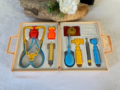 825⚜️ Vintage Doctor Fisher Price Medical Kit Suitcase Year 1977 Ref 936
