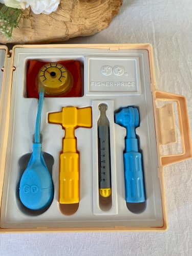 825⚜️ Ancienne Valise du Docteur Fisher Price Kit Medical Année 1977 Réf 936