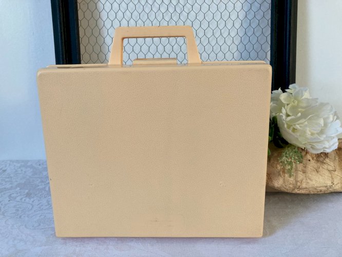 825⚜️ Ancienne Valise du Docteur Fisher Price Kit Medical Année 1977 Réf 936