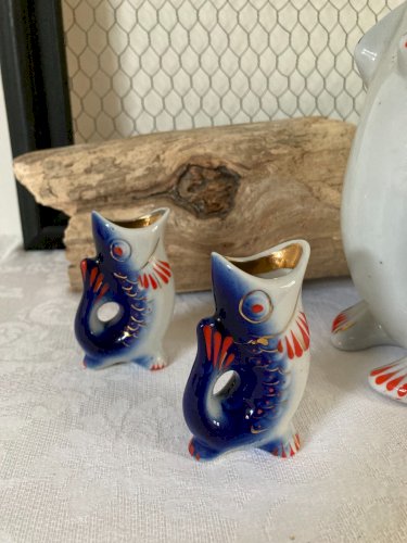 825⚜️ Carafe Service Saké Liqueur Japonais Décoré Forme de Poisson en Porcelaine