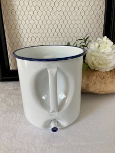 825⚜️ Vintage Enamelled Metal Douching Pot Decor