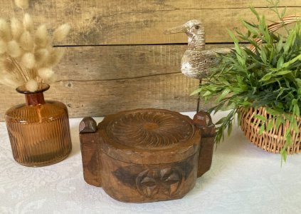 825⚜️ Antique Decoration Carved Wooden Box Vintage Salt Box