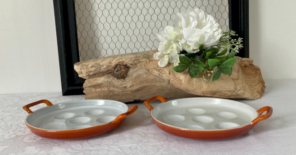 825⚜️ Deux Anciens Petits Plats à Escargot DRU en Tôle Émaillé Couleur Orange